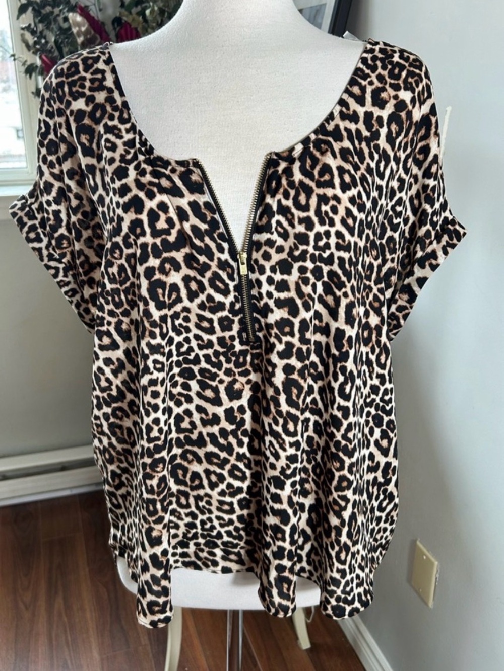 Bold Elements Cut to Curve Tunic Top XL